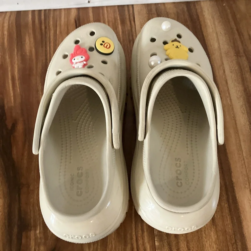 Crocs Platform Men's 5  Women's 7 Classic Stomp Clog Chalk/Ivory With Charms